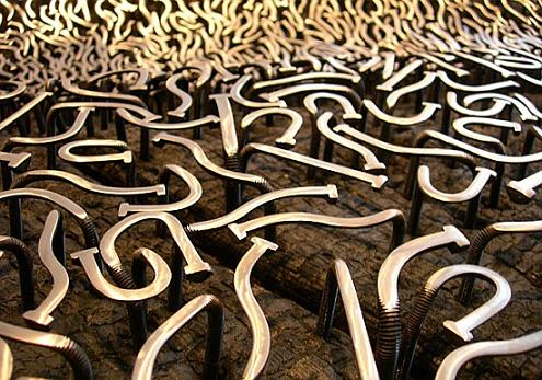 钉子制作而成沙发