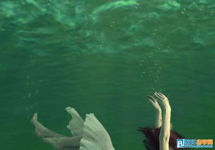 合成女孩掉入海水中效果