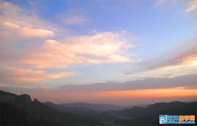  图1> 2,打开天空素材,拖进来,放到人物图层的下面,如